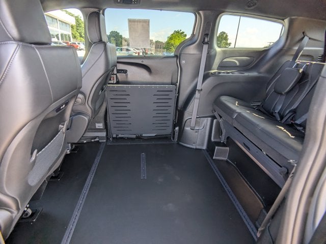 2026 Chrysler Pacifica Select - [NEW] BraunAbility XT - Power Fold-Out Ramp