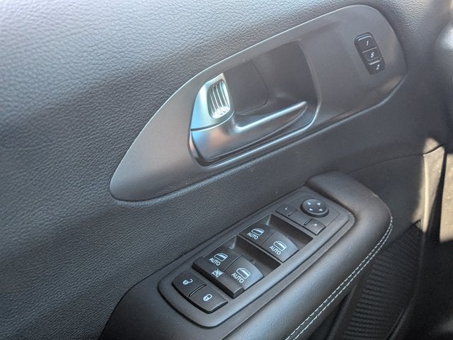 2026 Chrysler Pacifica Select - [NEW] BraunAbility XT - Power Fold-Out Ramp