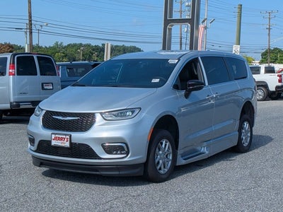 2026 Chrysler Pacifica Select - [NEW] BraunAbility XT - Power Fold-Out Ramp