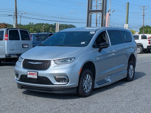 2026 Chrysler Pacifica Select - [NEW] BraunAbility XT - Power Fold-Out Ramp