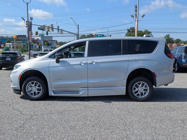 2026 Chrysler Pacifica Select - [NEW] BraunAbility XT - Power Fold-Out Ramp