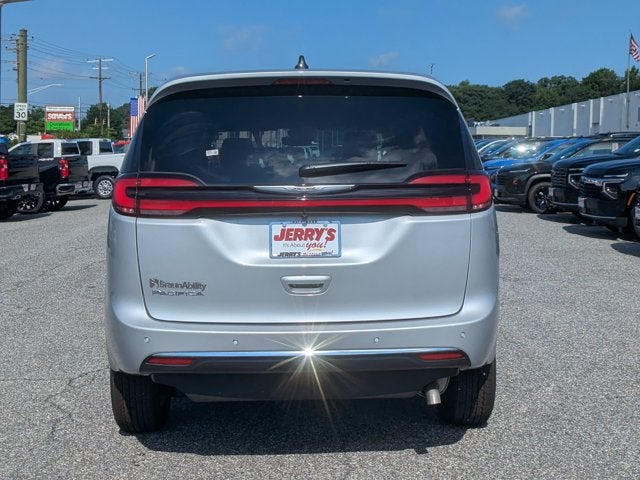 2026 Chrysler Pacifica Select - [NEW] BraunAbility XT - Power Fold-Out Ramp