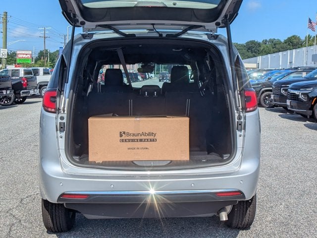 2026 Chrysler Pacifica Select - [NEW] BraunAbility XT - Power Fold-Out Ramp