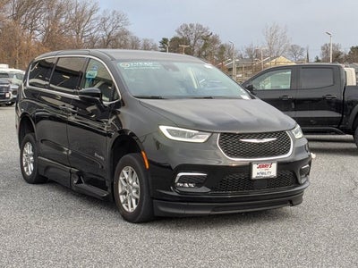 2024 Chrysler Pacifica Touring L - BraunAbility XI Power Infloor Ramp