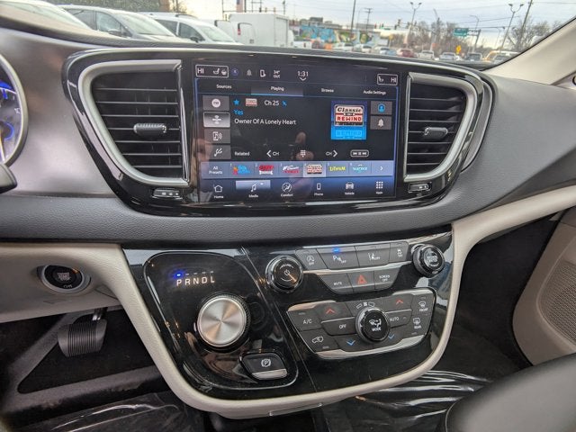 2024 Chrysler Pacifica Touring L - BraunAbility XI Power Infloor Ramp