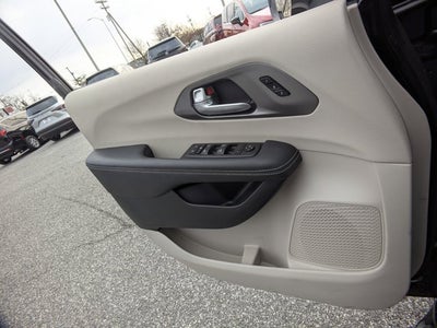 2024 Chrysler Pacifica Touring L - BraunAbility XI Power Infloor Ramp