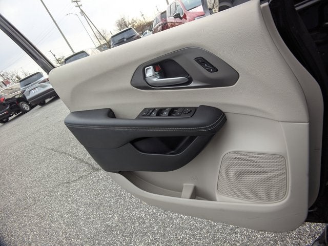 2024 Chrysler Pacifica Touring L - BraunAbility XI Power Infloor Ramp