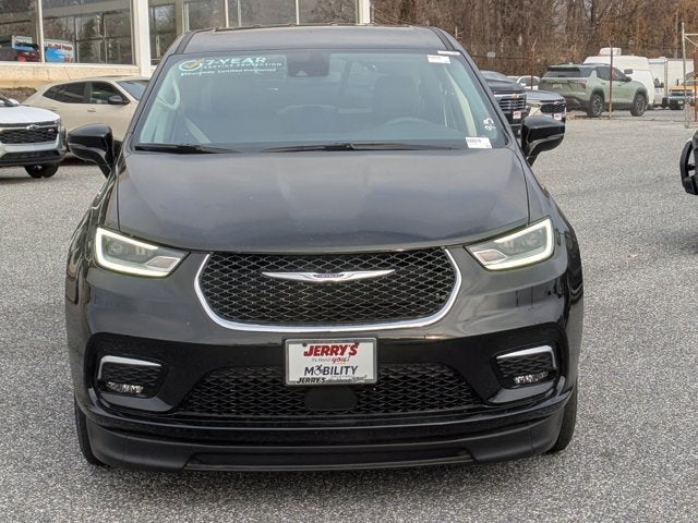 2024 Chrysler Pacifica Touring L - BraunAbility XI Power Infloor Ramp