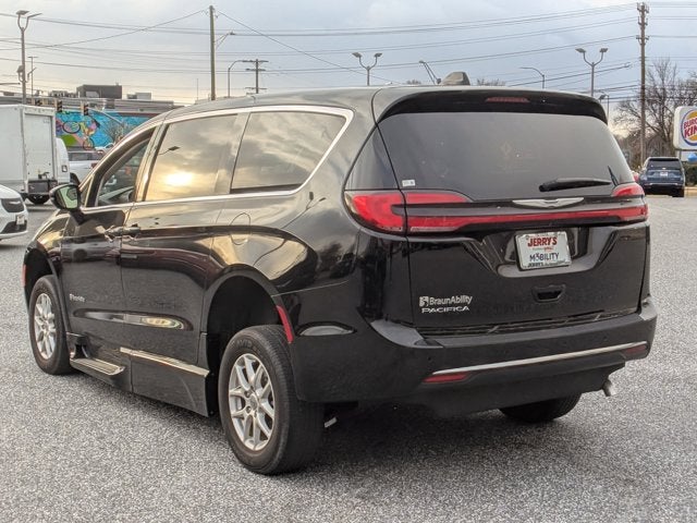 2024 Chrysler Pacifica Touring L - BraunAbility XI Power Infloor Ramp
