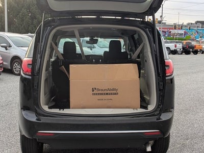 2024 Chrysler Pacifica Touring L - BraunAbility XI Power Infloor Ramp