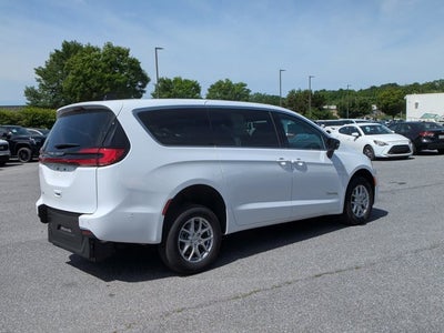2025 Chrysler Pacifica Select - BraunAbility Manual Rear Entry - Wheelchair Accessible Conversion