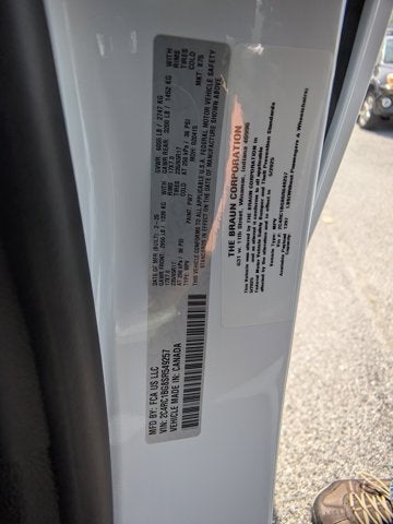 2025 Chrysler Pacifica Select - BraunAbility Manual Rear Entry - Wheelchair Accessible Conversion