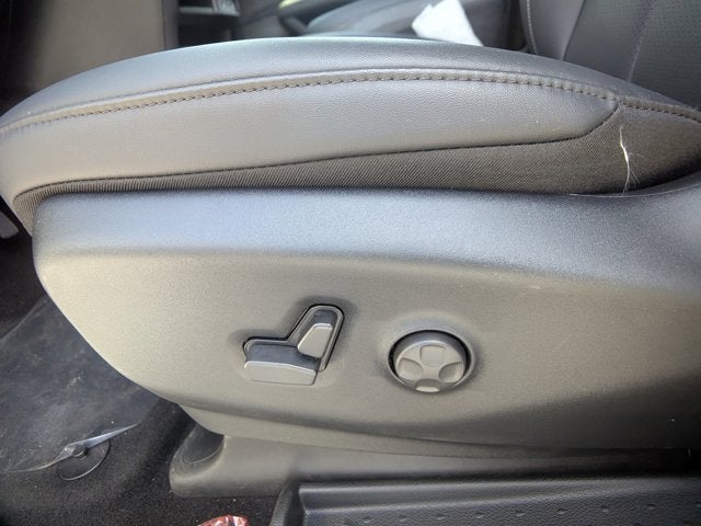 2025 Chrysler Pacifica Select - BraunAbility Manual Rear Entry - Wheelchair Accessible Conversion