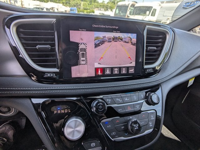 2025 Chrysler Pacifica Select - BraunAbility Manual Rear Entry - Wheelchair Accessible Conversion