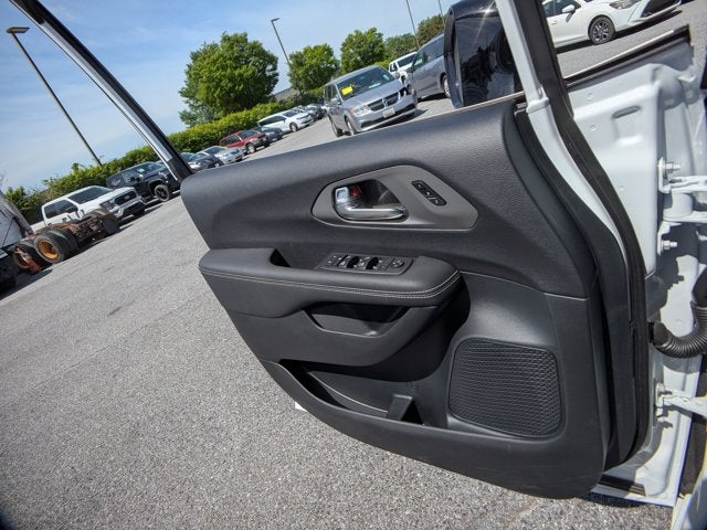 2025 Chrysler Pacifica Select - BraunAbility Manual Rear Entry - Wheelchair Accessible Conversion