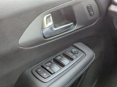 2025 Chrysler Pacifica Select - BraunAbility Manual Rear Entry - Wheelchair Accessible Conversion