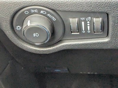 2025 Chrysler Pacifica Select - BraunAbility Manual Rear Entry - Wheelchair Accessible Conversion