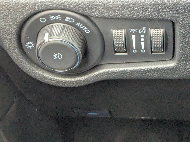 2025 Chrysler Pacifica Select - BraunAbility Manual Rear Entry - Wheelchair Accessible Conversion