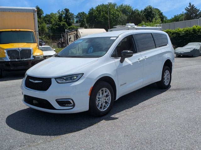 2025 Chrysler Pacifica Select - BraunAbility Manual Rear Entry - Wheelchair Accessible Conversion
