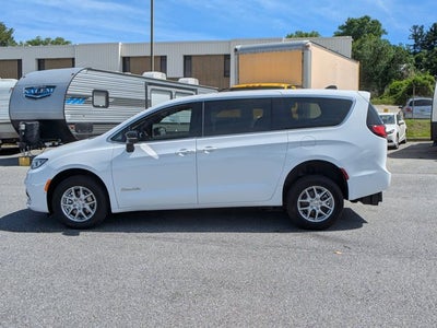 2025 Chrysler Pacifica Select - BraunAbility Manual Rear Entry - Wheelchair Accessible Conversion
