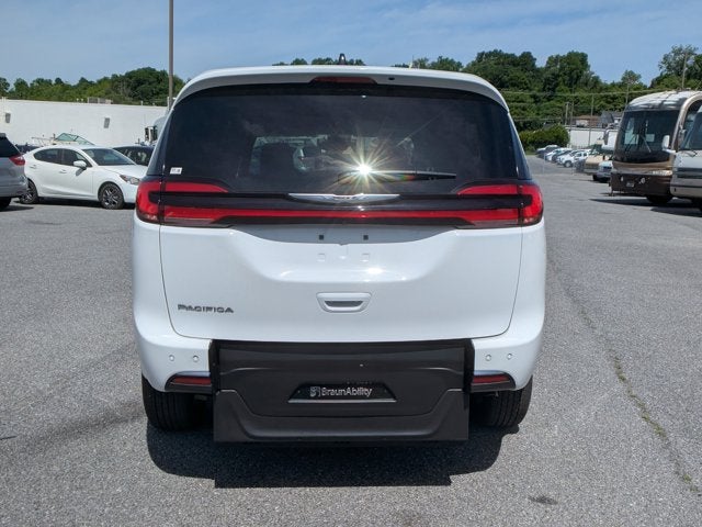 2025 Chrysler Pacifica Select - BraunAbility Manual Rear Entry - Wheelchair Accessible Conversion