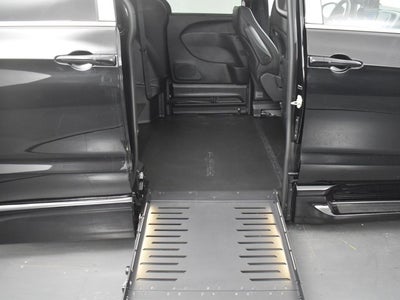 2025 Chrysler Pacifica Select - BraunAbility XT - Power Fold-Out Ramp