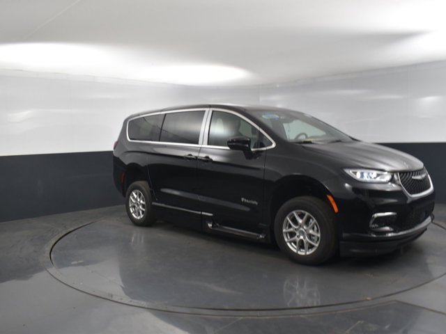 2025 Chrysler Pacifica Select - BraunAbility XT - Power Fold-Out Ramp