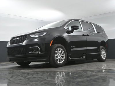 2025 Chrysler Pacifica Select - BraunAbility XT - Power Fold-Out Ramp