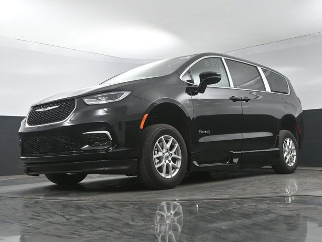 2025 Chrysler Pacifica Select - BraunAbility XT - Power Fold-Out Ramp