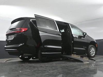 2025 Chrysler Pacifica Select - BraunAbility XT - Power Fold-Out Ramp