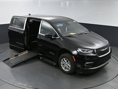 2025 Chrysler Pacifica Select - BraunAbility XT - Power Fold-Out Ramp