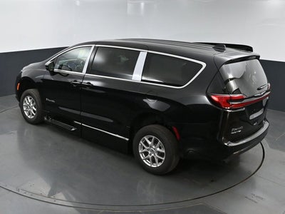 2025 Chrysler Pacifica Select - BraunAbility XT - Power Fold-Out Ramp