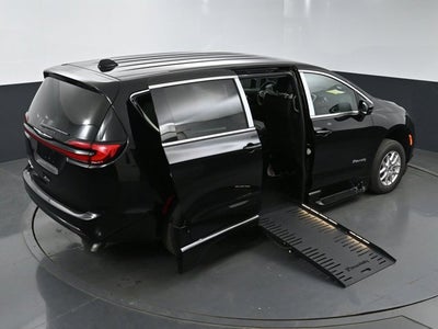 2025 Chrysler Pacifica Select - BraunAbility XT - Power Fold-Out Ramp