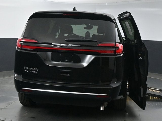2025 Chrysler Pacifica Select - BraunAbility XT - Power Fold-Out Ramp