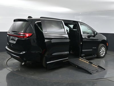 2025 Chrysler Pacifica Select - BraunAbility XT - Power Fold-Out Ramp