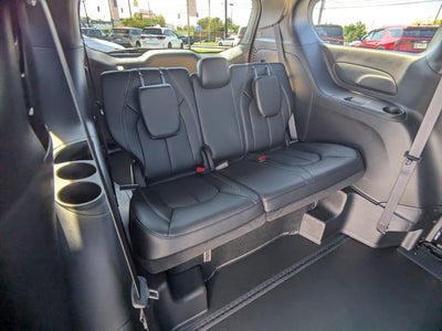 2026 Chrysler Voyager LX - [NEW]BraunAbility Companion Van - Manual Fold-Out Ramp