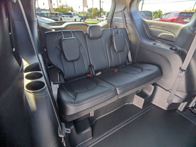 2026 Chrysler Voyager LX - [NEW]BraunAbility Companion Van - Manual Fold-Out Ramp
