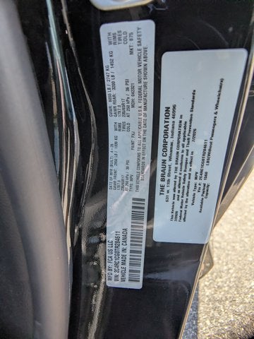 2026 Chrysler Voyager LX - [NEW]BraunAbility Companion Van - Manual Fold-Out Ramp