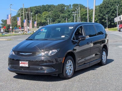 2026 Chrysler Voyager LX - [NEW]BraunAbility Companion Van - Manual Fold-Out Ramp