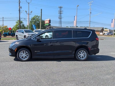 2026 Chrysler Voyager LX - [NEW]BraunAbility Companion Van - Manual Fold-Out Ramp