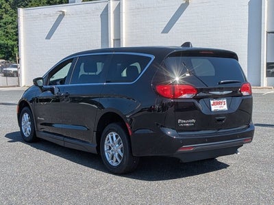2026 Chrysler Voyager LX - [NEW]BraunAbility Companion Van - Manual Fold-Out Ramp