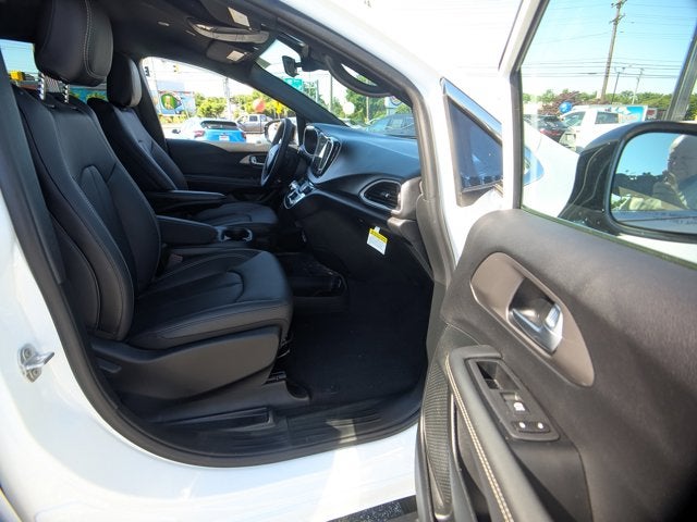 2026 Chrysler Voyager LX - Manual Rear Entry Wheelchair Conversion