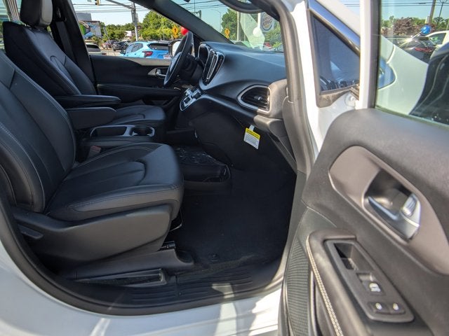 2026 Chrysler Voyager LX - Manual Rear Entry Wheelchair Conversion