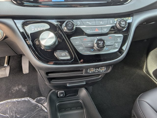 2025 Chrysler Voyager LX - BraunAbility Companion Van - Manual Fold-Out Ramp