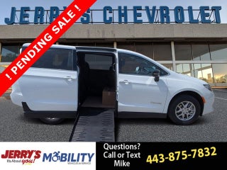 2025 Chrysler Voyager LX -NEW BraunAbility Companion Van - Manual Fold-Out Ramp
