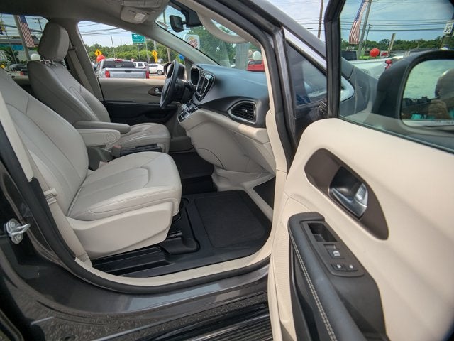 2021 Chrysler Voyager LXI - BraunAbility XT Power Fold-Out Ramp