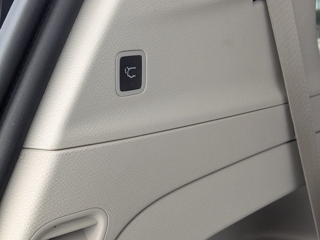 2021 Chrysler Voyager LXI - BraunAbility XT Power Fold-Out Ramp