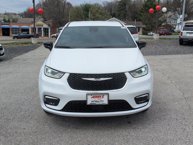 2024 Chrysler Pacifica Touring - Manual Rear Entry - Wheelchair Accessible Conversion