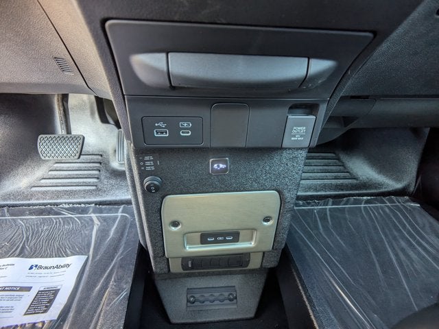 2026 Honda Odyssey Sport-L - [NEW] BraunAbility XI - Power In-floor Ramp