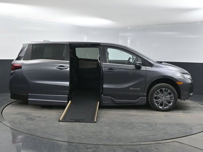 2026 Honda Odyssey Touring - BraunAbility XI Power Infloor Ramp
